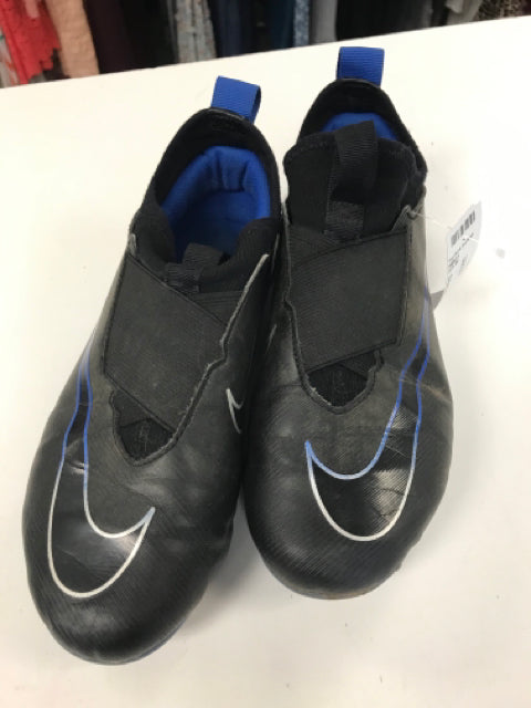 NIKE Size 4 1/2 CLEATS