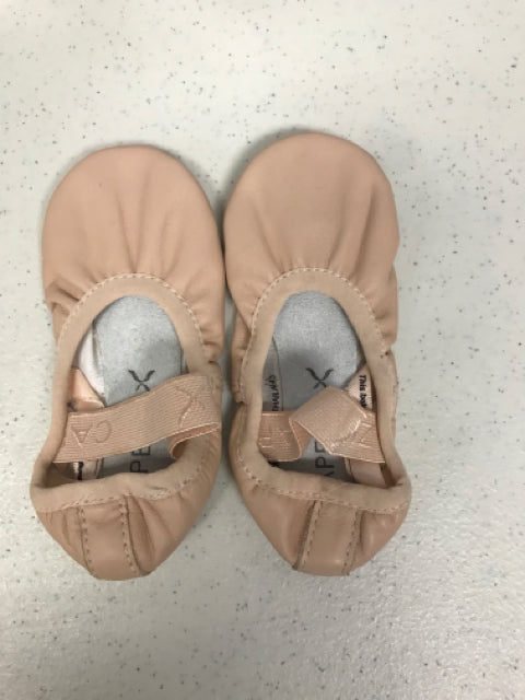 CAPEZIO Size 8 BALLET SLIPPERS