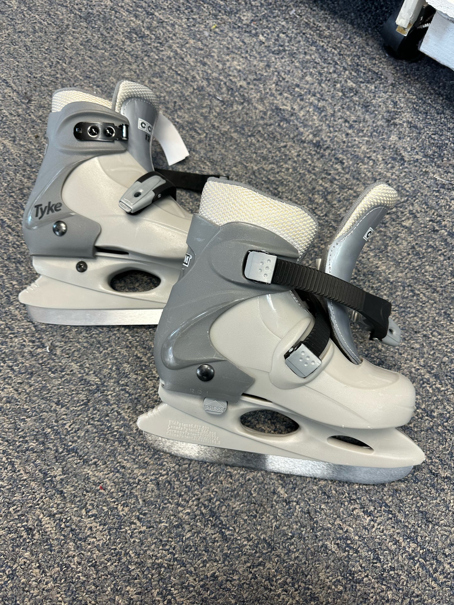 CCM Size 12-1 ICE SKATES