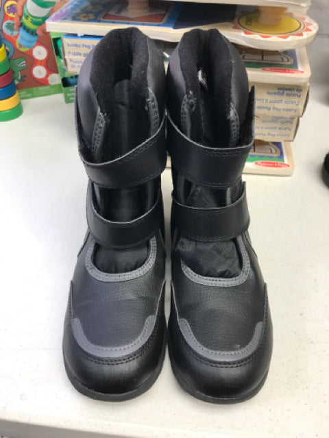 Size 3 SNOWBOOTS