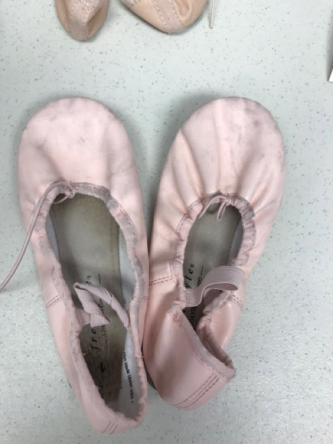 FREESTYLE Size 1 BALLET SLIPPERS