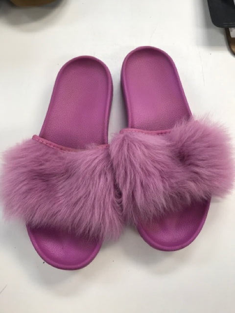 UGG Size 8 SLIDE SANDAL