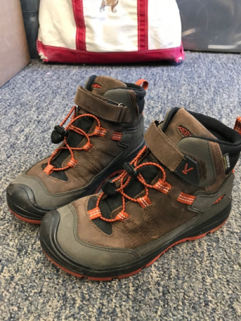 KEEN Size 3 BOOTS