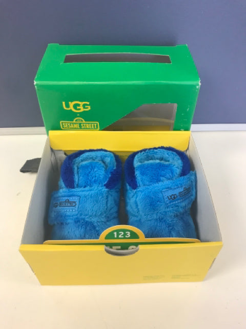 UGG Size 2-3 BOOTIES